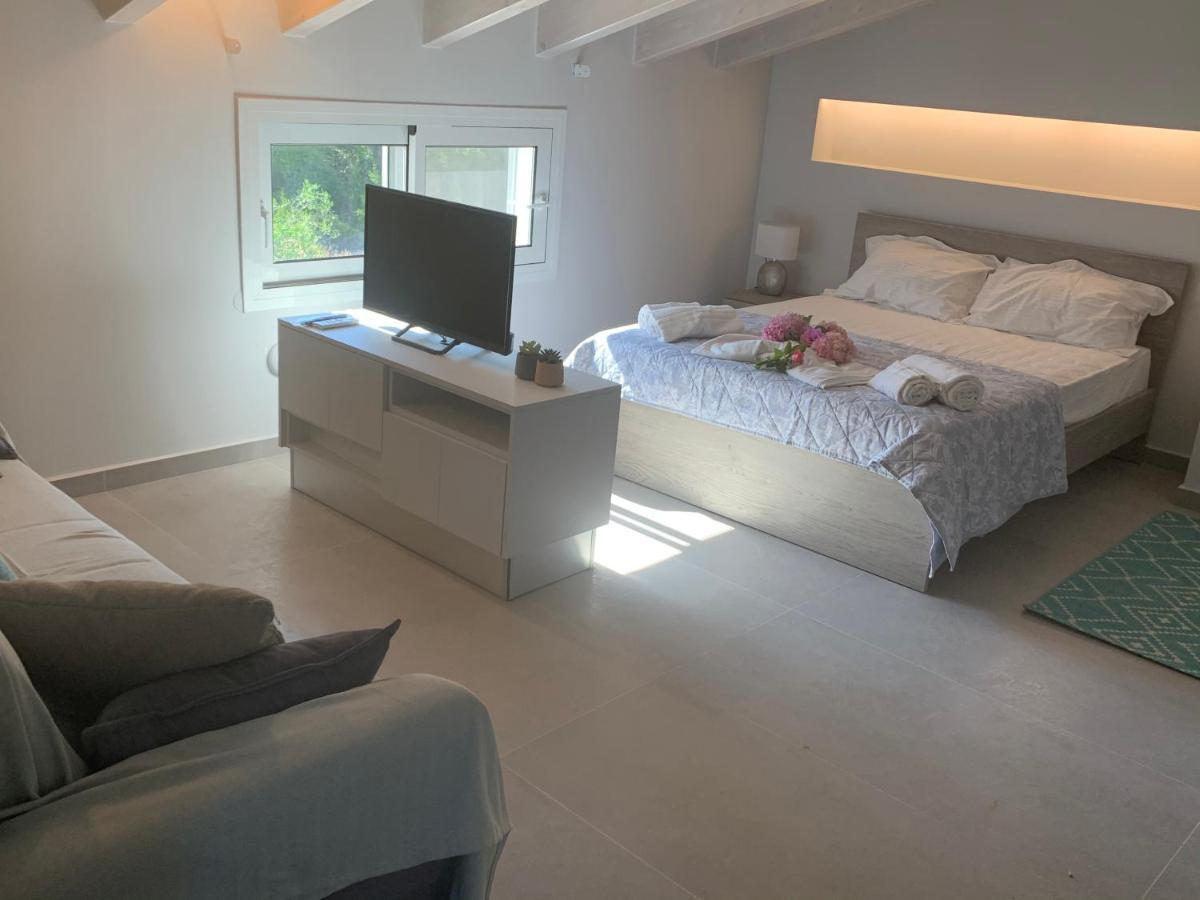 Terpsichore Boutique Bright New Sofita Studios And Appartment Dassia  Bagian luar foto